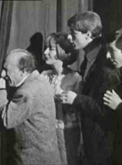 Les Jeunes Années Poster