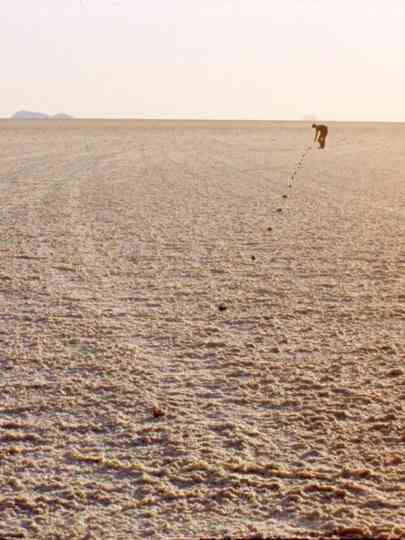 Of Seeing in Salt. Or: Ten Strategies to Face the Own Finitude in an Infinity Poster