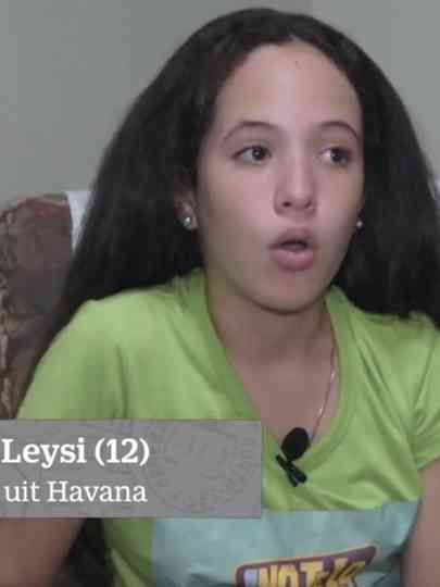 Leysi over media in Cuba Poster