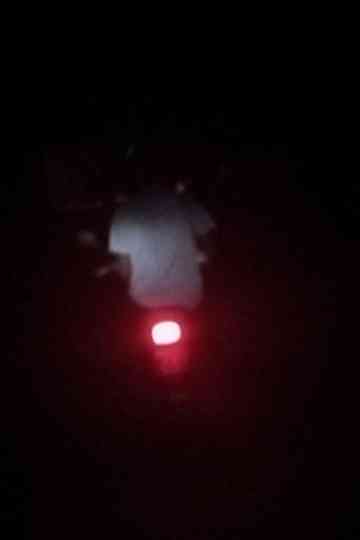 As Luzes que Restaram nesta Noite tão Escura Poster