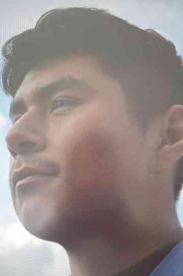 Source Sauce Convinces Alex He Can't Fly Poster