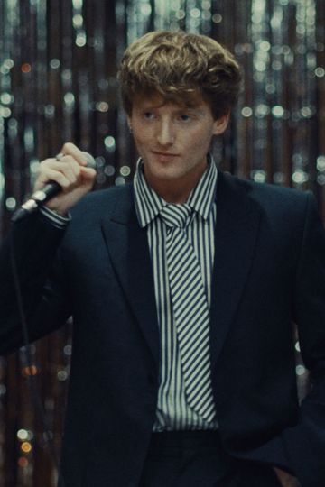 Elliott: La camisa negra