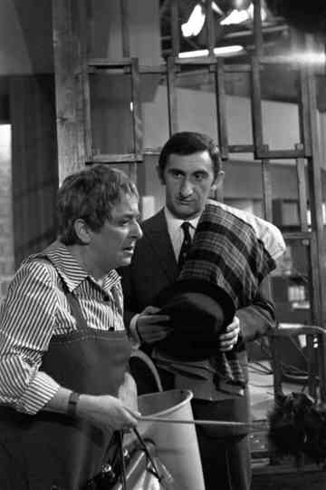 Miért beszél annyit Mrs. Piper? Poster