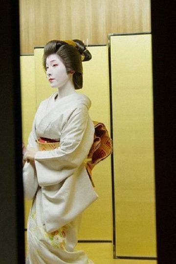 A Tale of Love and Honor: Life in Gion
