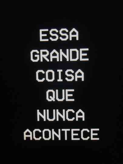 Essa Grande Coisa que Nunca Acontece Poster