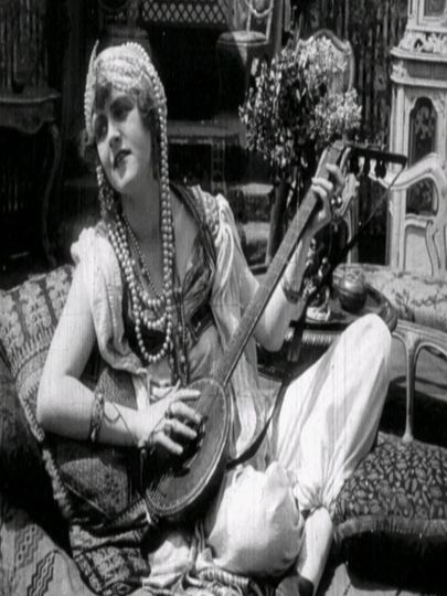 Enis Aldjelis, die Blume des Ostens