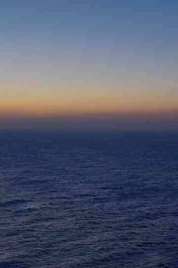 tenir l'horizon presque deux minutes par un froid raisonable Poster