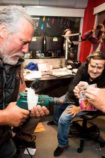 Valeu, Animais! - Os 25 Anos do Programa Mais Maldito da Rádio Brasileira Poster